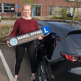 In 1x mijn rijbewijs! Super leuke, leerzame en lachwekkende tijd met je gehad Maikel!