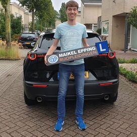 Maikel is een chille rij-instructeur