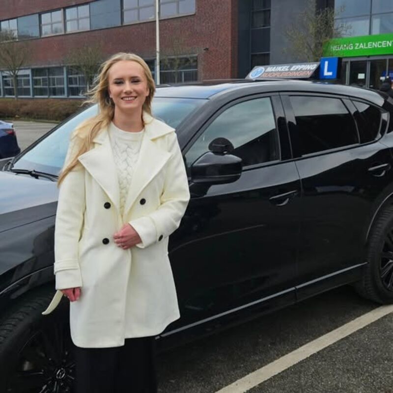 Legt alles duidelijk en rustig uit